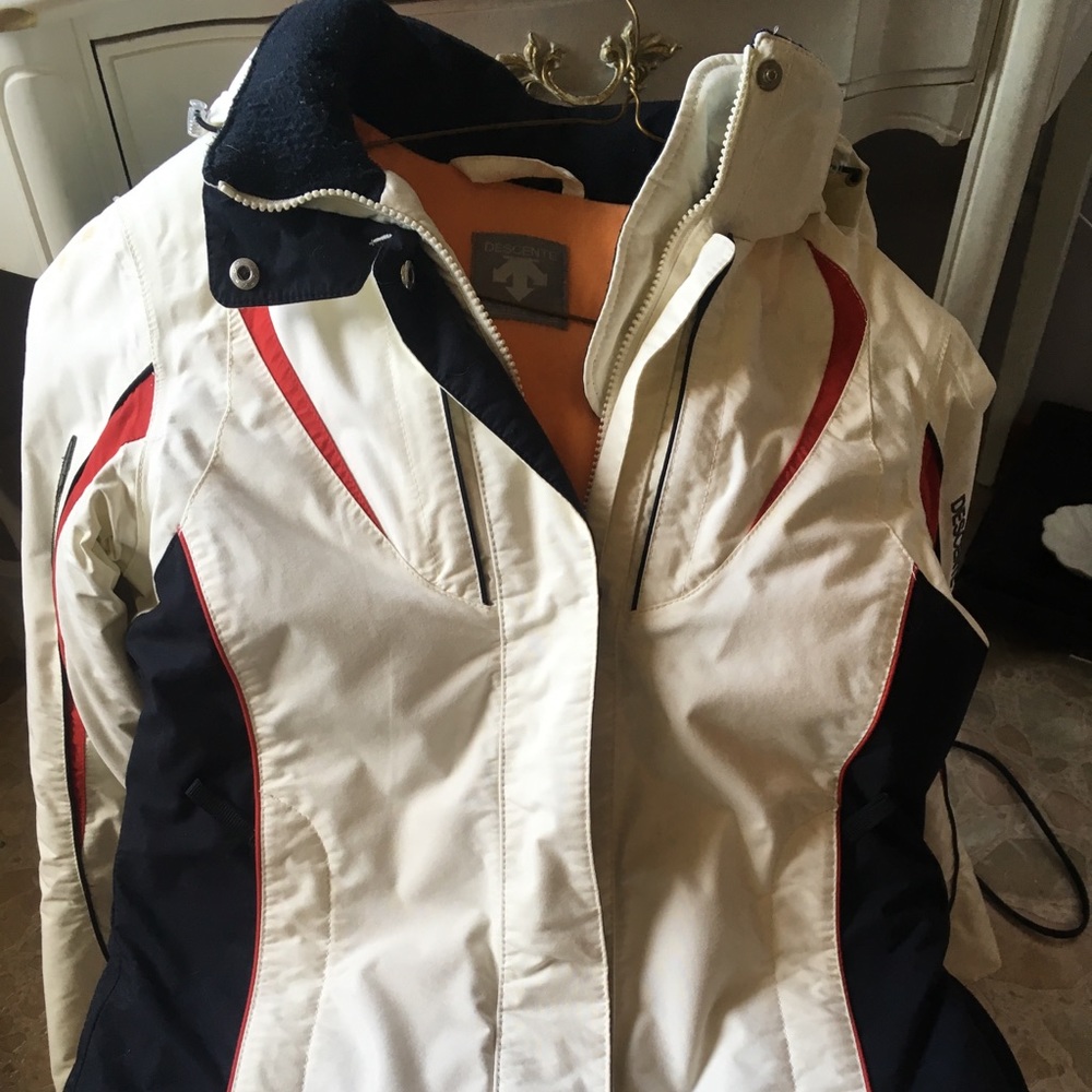 Descente white women’s ski jacket size 6